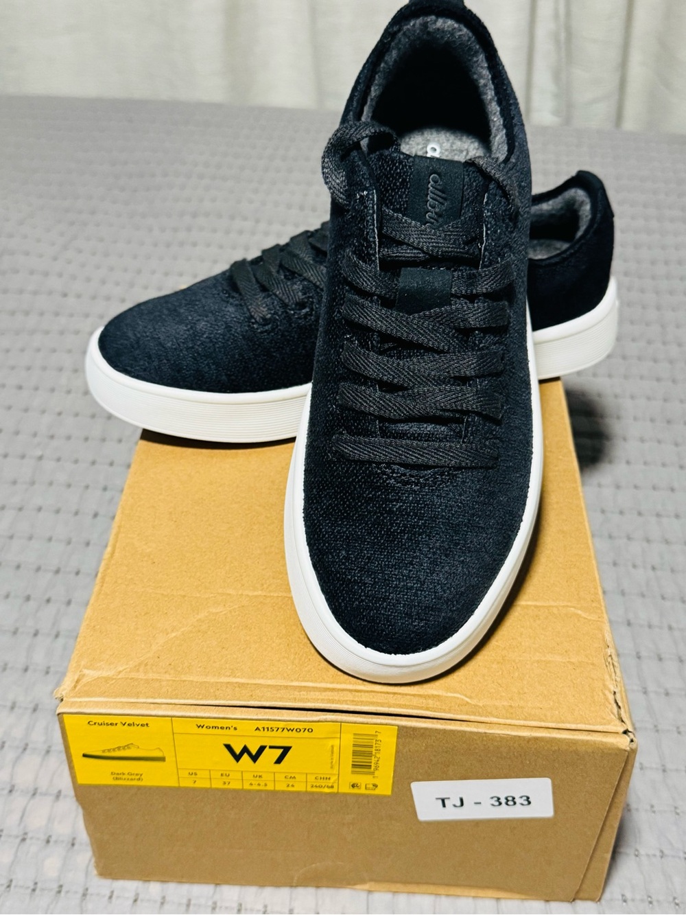 Allbirds Cruiser Velvet, Dark Grey, Women's 7, New